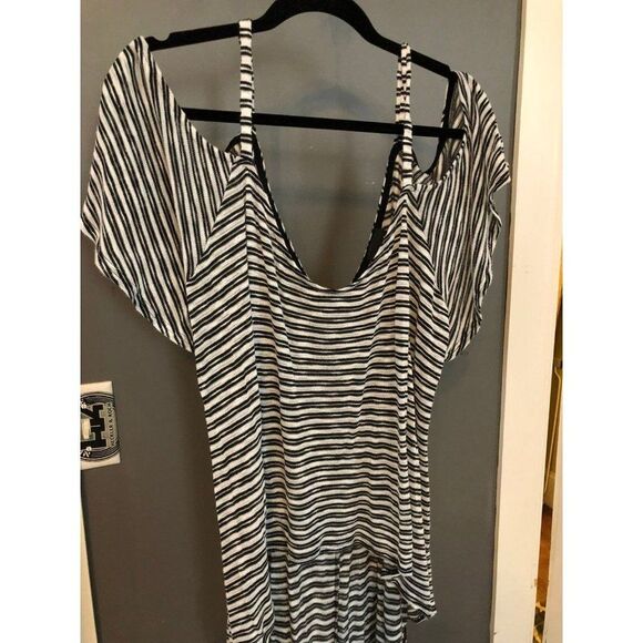 Torrid size 3 black white striped cold shoulder knit shirt blouse - Picture 1 of 4